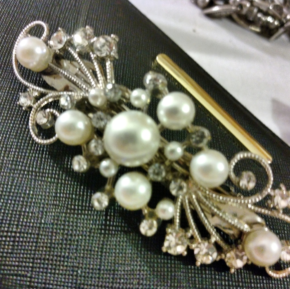 Silver and pearl hair barrette